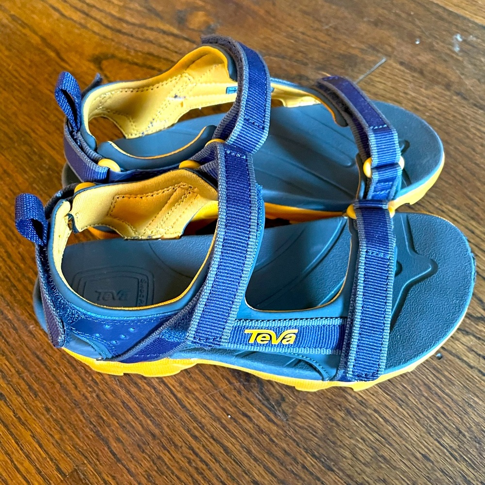 Teva Tanza Boys Sandals- Size 2 Boys